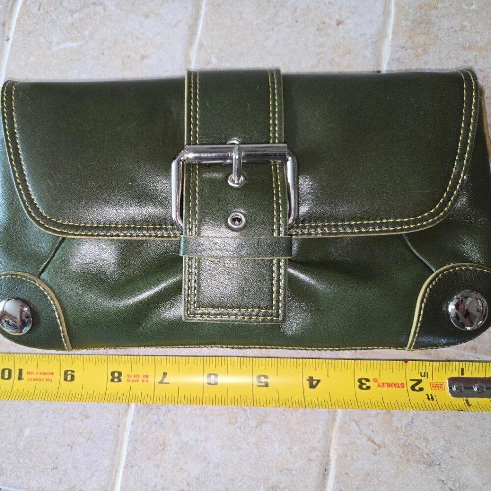 Kenneth Cole Green Clucth
